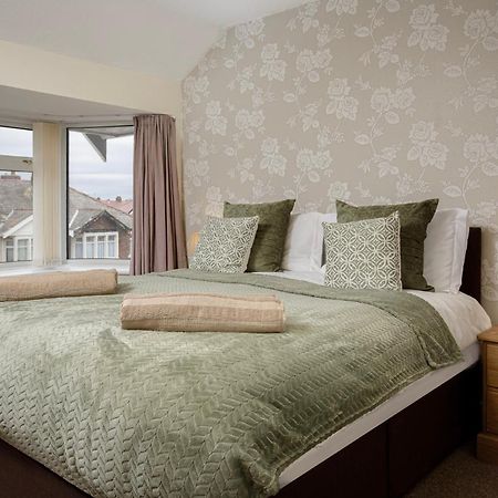 Arnside - Spacious 10-Bedroom Seaside Cottage Μπλάκπουλ Εξωτερικό φωτογραφία