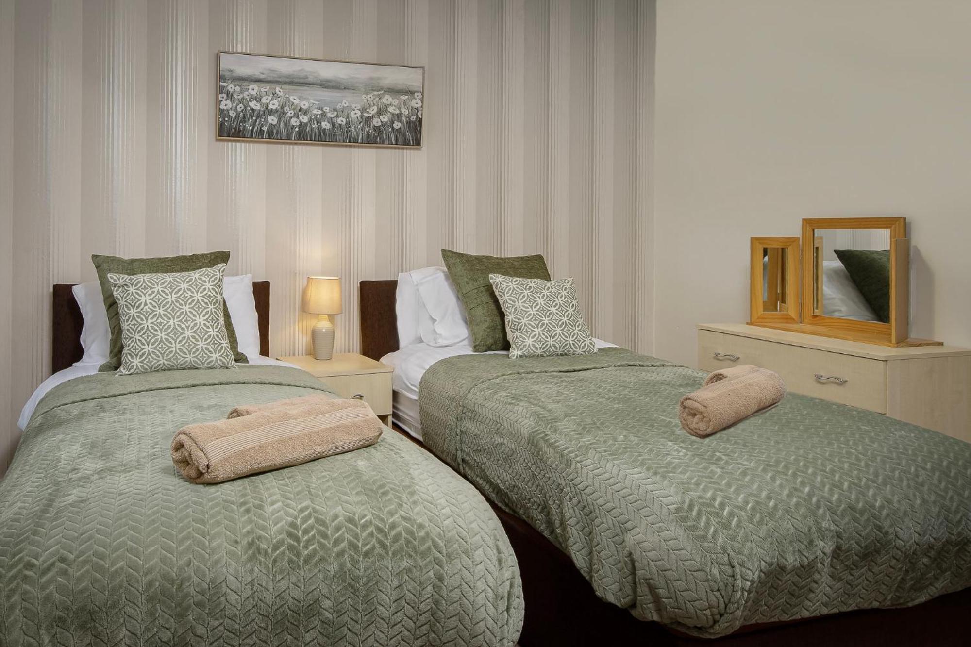 Arnside - Spacious 10-Bedroom Seaside Cottage Μπλάκπουλ Εξωτερικό φωτογραφία