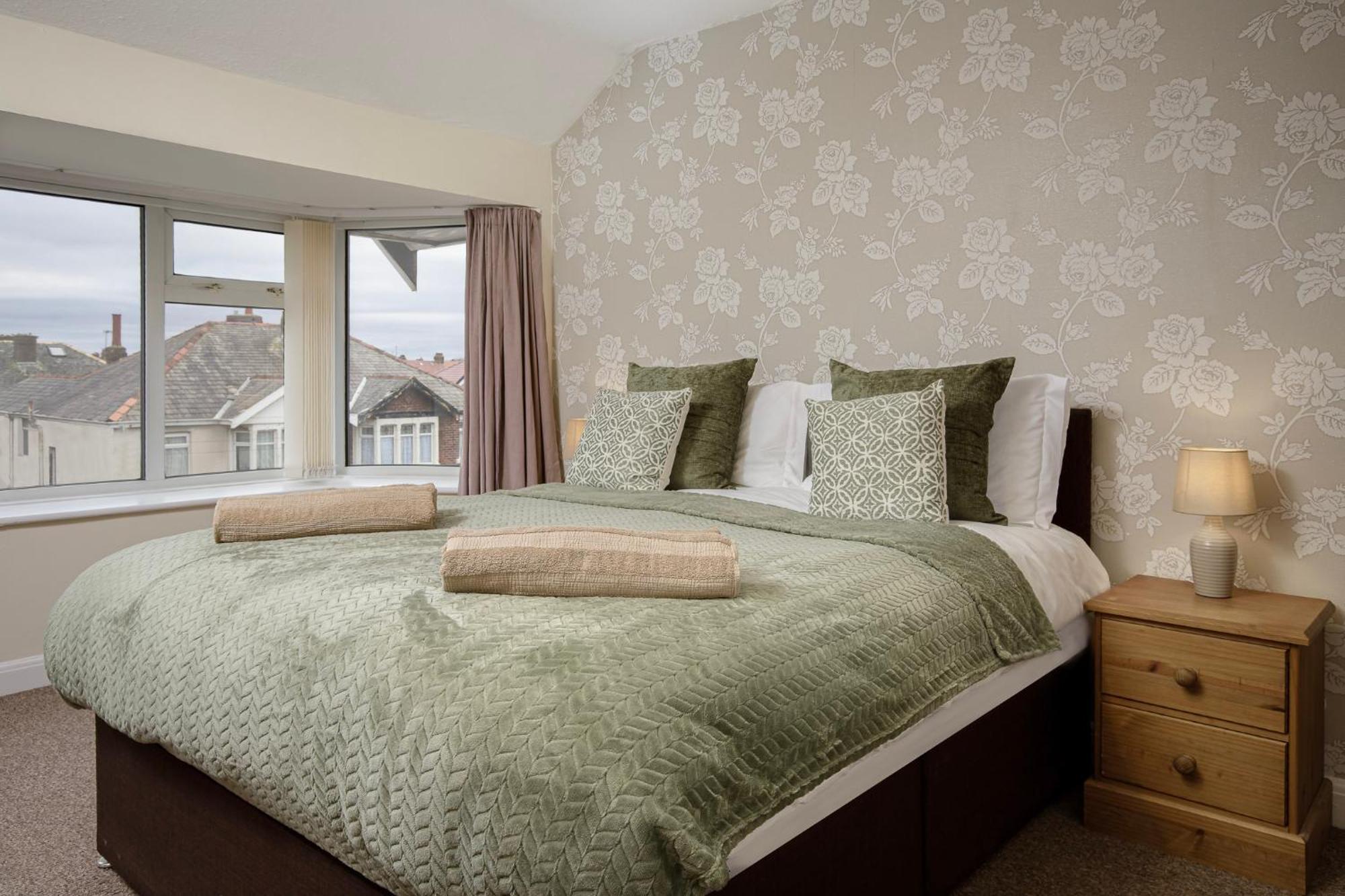 Arnside - Spacious 10-Bedroom Seaside Cottage Μπλάκπουλ Εξωτερικό φωτογραφία